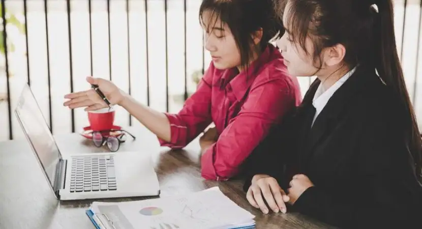 Xem phim và show truyền hình yêu thích giúp bạn cải thiện từ vựng nhanh chóng