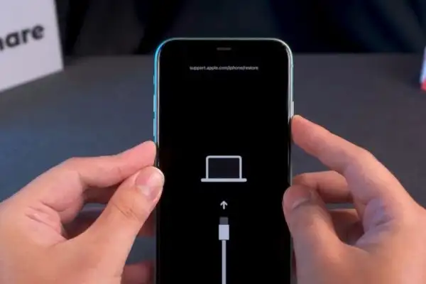 Cách hạ cấp iOS 27 xuống iOS 26 an toàn, không lo mất dữ liệu 24 Đưa iPhone vào chế độ Khôi phục