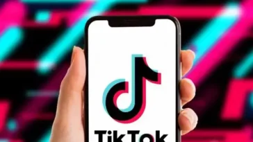 Prompt viết kịch bản giọng Adam cực hay cho video TikTok