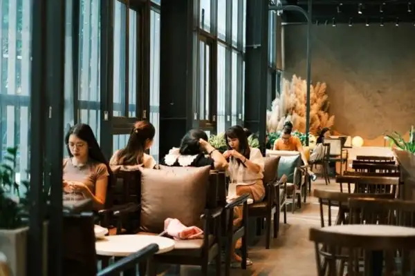 Tải ngay ứng dụng Nhạc không bản quyền cho quán Cafe 10 Nỗi đau của chủ quán: Bản quyền và trải nghiệm khách hàng